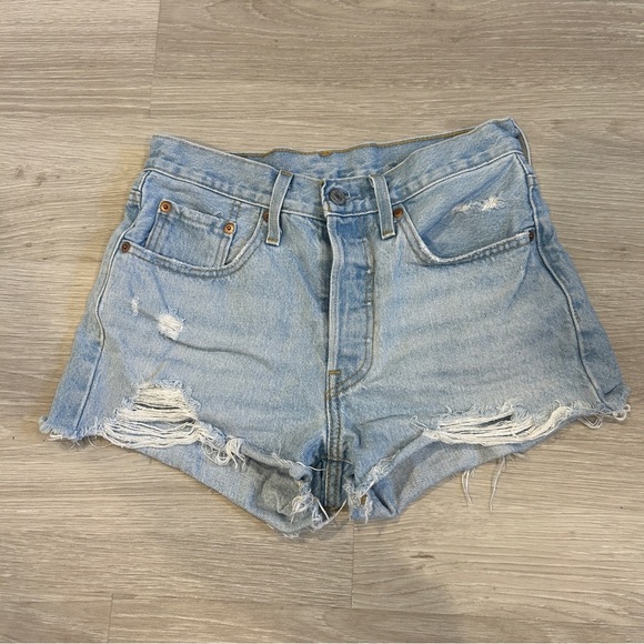 Levi Strauss 501 Women’s High Rise Distressed Cheeky Short with Button Fly - 26 - Picture 1 of 5